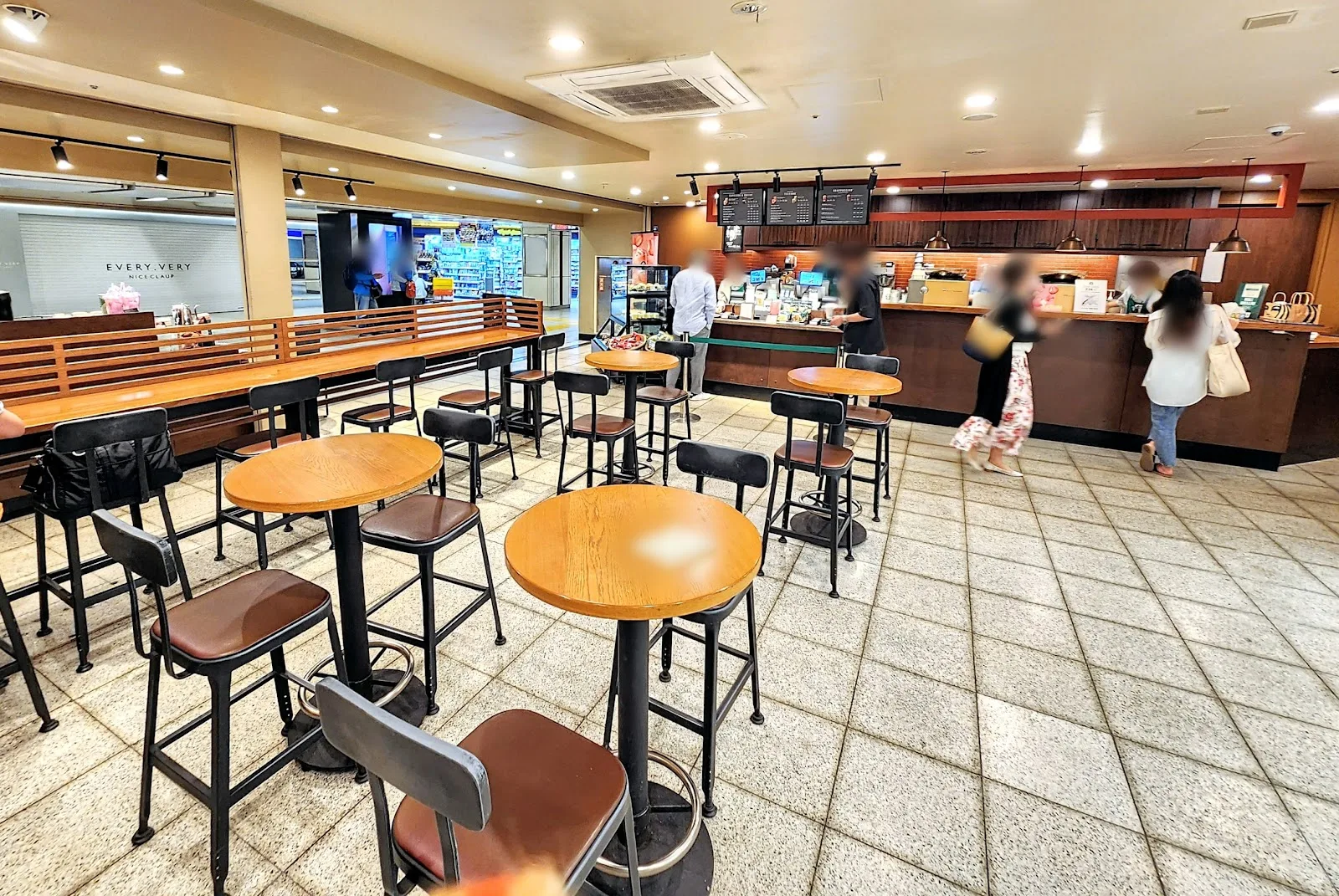 STARBUCKS EQUiA Kita-Senju Shop